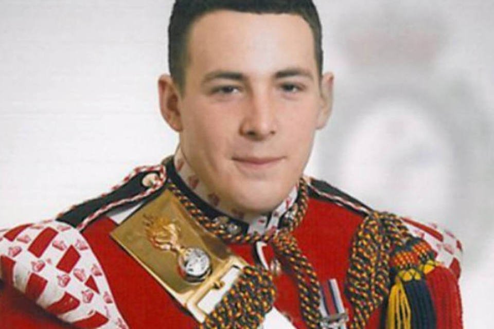 Acusado de matar soldado britânico diz amar a Al-Qaeda
