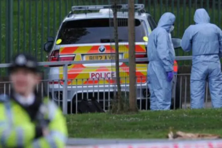 
	Soldado morto e dois suspeitos feridos em ataque em Londres: segundo a imprensa, os dois suspeitos&nbsp;invocaram o nome de Al&aacute; ao cometer o crime
 (AFP)