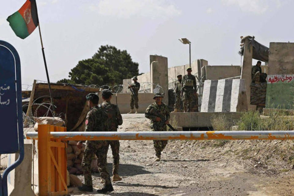 Homem abre fogo em academia militar britânica em Cabul