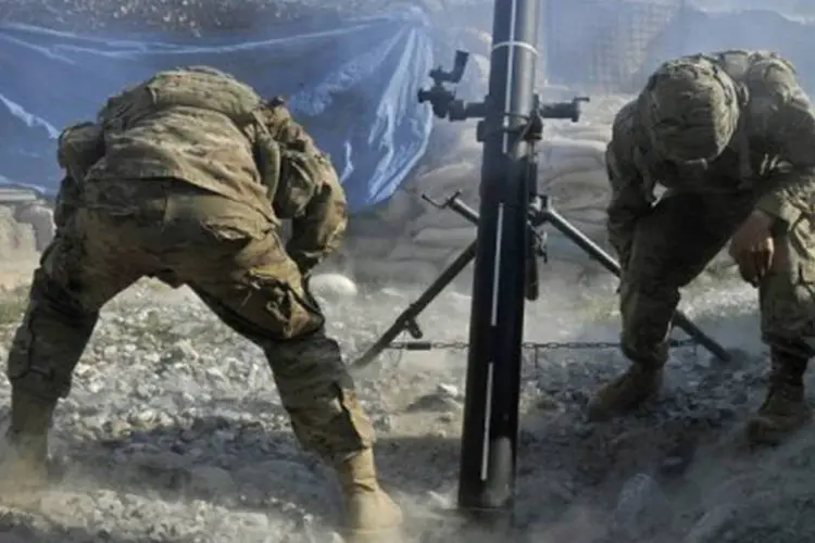 Soldados americanos durante operação de combate contra os insurgentes
 (Tauseef Mustafa/AFP)