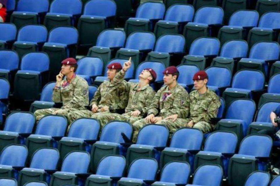 Exército socorre Olimpíada ocupando assentos vazios