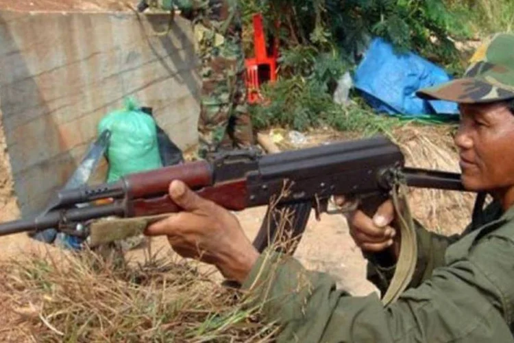 
	Soldados cambojanos:&nbsp;&quot;pedimos pris&atilde;o perp&eacute;tua para ambos. N&atilde;o vemos nenhuma raz&atilde;o para diminuir a pena&quot;, disse promotoria
 (AFP)