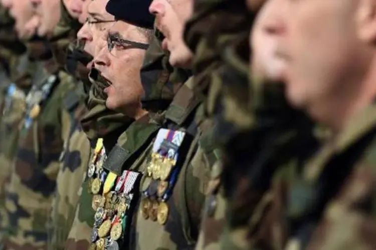 Soldados franceses em cerimônida em Cabul: em uma cerimônia em Cabul, a missão Pamir das forças francesas marcou o fim de suas operaçõe (Shah Marai/AFP)