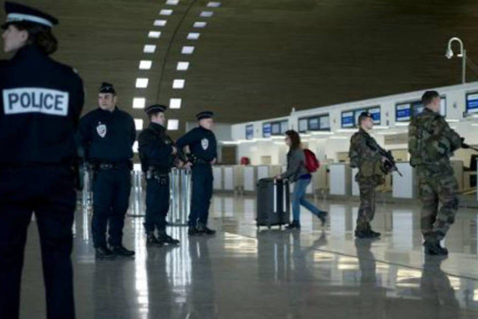 França toma passaportes de supostos jihadistas