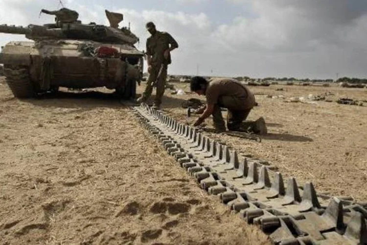 
	Soldados israelenses: testemunhas disseram que soldados revistaram a regi&atilde;o antes de efetuar disparos contra algumas fazendas
 (David Buimovitch/AFP)