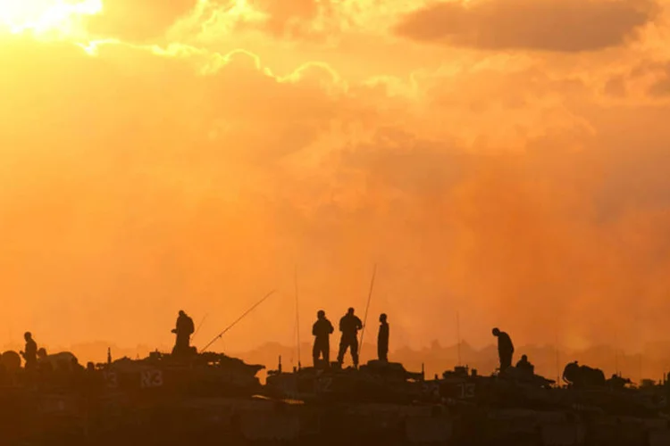 Soldados israelenses perto da fronteira com a Faixa de Gaza (Baz Ratner/Reuters)