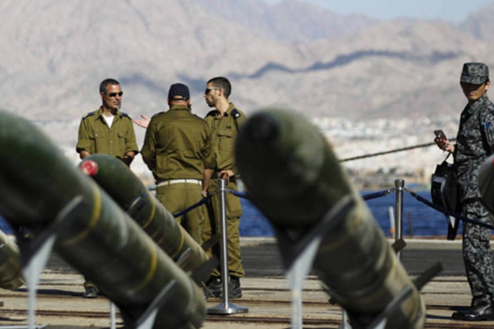Israel apresenta foguetes interceptados no Mar Vermelho