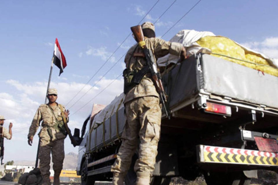 Ataques da Al Qaeda contra sedes militares deixam 29 mortos