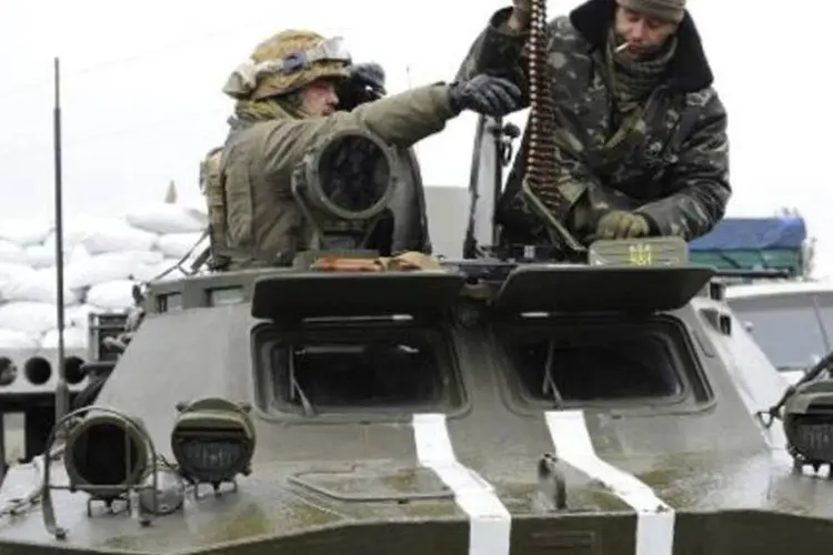 
	Soldados: acordo foi confirmado por representantes das autoproclamadas rep&uacute;blicas de Donetsk e Lugansk
 (Alexander Khudoteply/AFP)
