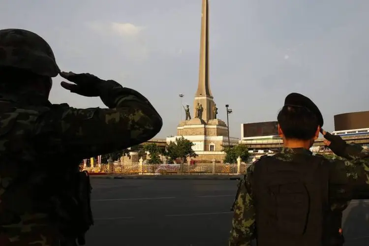 
	Soldados na Tail&acirc;ndia: opositores denunciam que foram submetidos a torturas e maus-tratos
 (Erik De Castro/Reuters)
