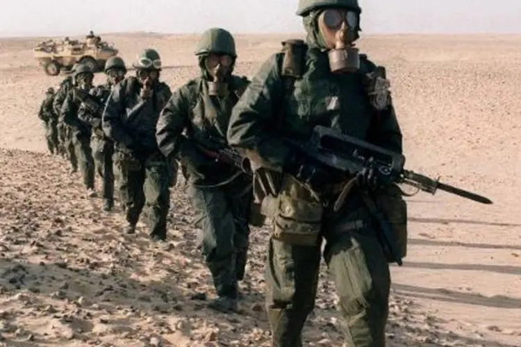Soldados treinam em deserto: em 2008, estudo concluiu que esse mal era uma condição que poderia afetar 250 mil veteranos do conflito (Pascal Guyot/AFP)