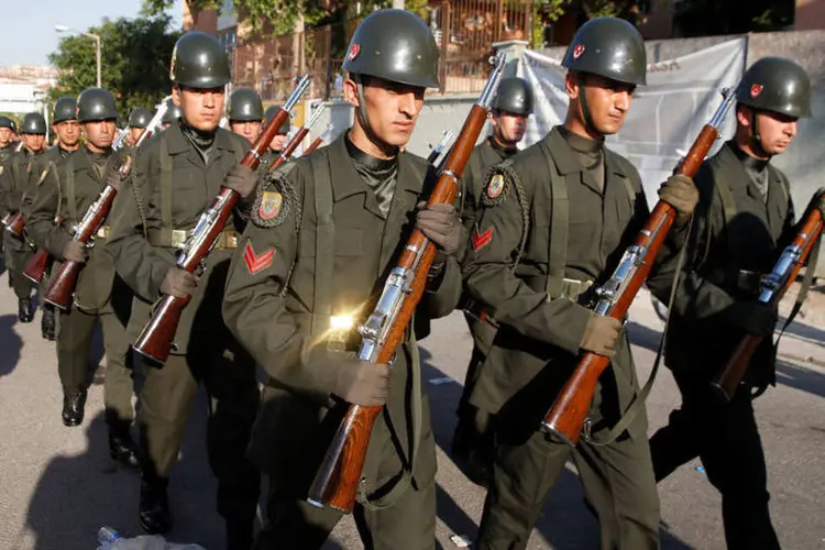 
	Turquia: o decreto determina ainda a dispensa de 1,389 mil militares
 (Baz Ratner / Reuters)