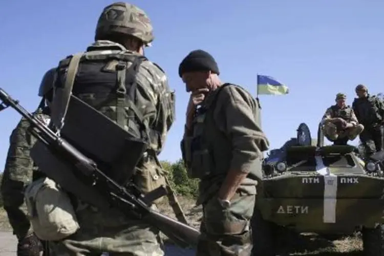 
	Soldados ucranianos: decis&atilde;o tem um grande valor simb&oacute;lico para a Ucr&acirc;nia
 (Anatolii Stepanov/AFP)