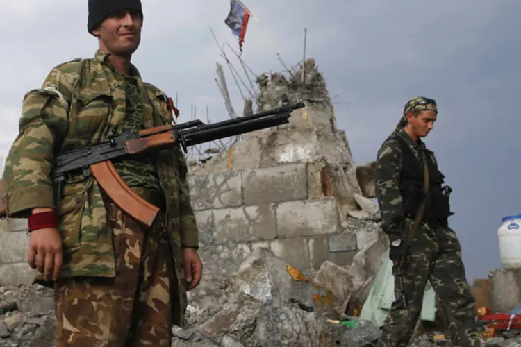 
	Separatistas pr&oacute;-R&uacute;ssia: nesses ataques morreram pelo menos cinco soldados, diz Ucr&acirc;nia
 (Maxim Shemetov/Reuters)