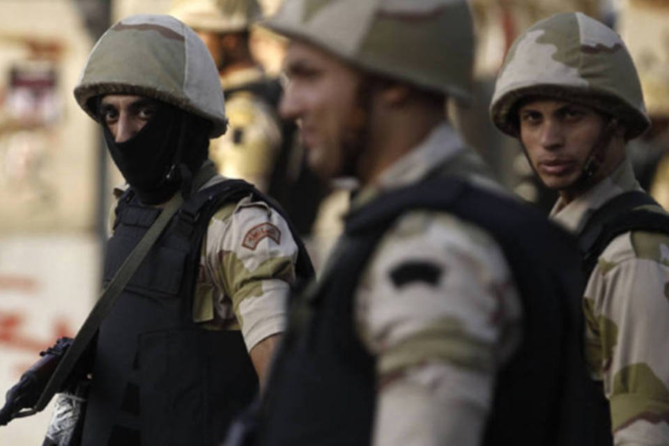 Ataque com foguetes mata 15 militantes no Sinai, diz TV
