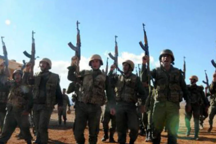 Exército sírio: mais de 125 mil pessoas morreram em 33 meses de luta na Síria entre forças anti-governo e do regime, segundo Observatório Sírio dos Direitos Humanos (AFP)