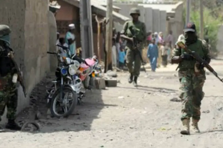 
	Soldados no estado de Borno: ataque aconteceu no domingo &agrave; noite, na localidade de Kawuri, a 37 quil&ocirc;metros de Maiduguri, capital do estado de Borno
 (AFP)