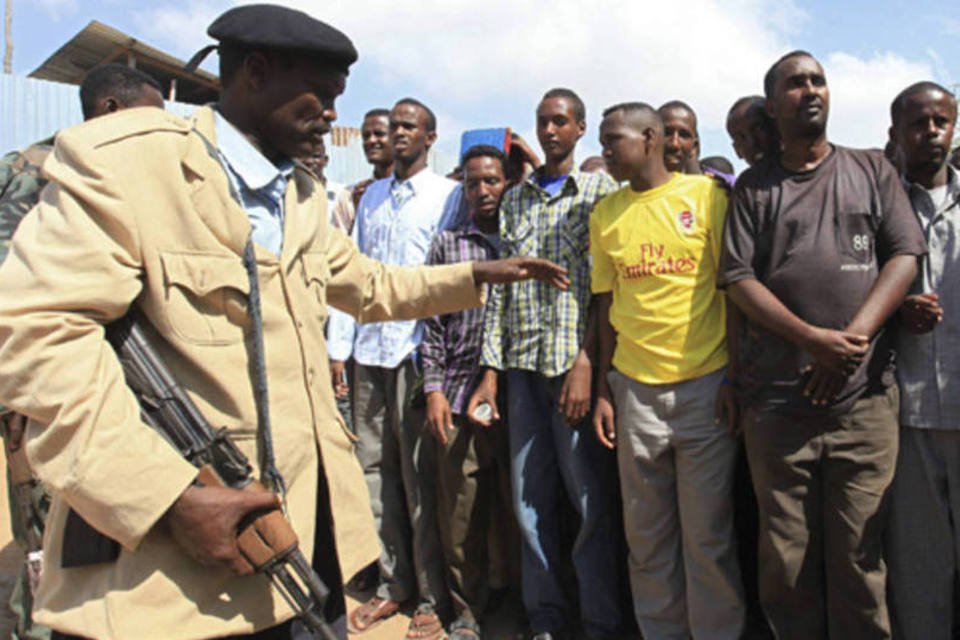Al Shabaab proíbe uso de internet em celulares na Somália