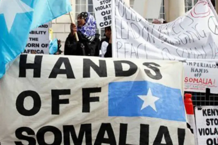Integrantes da comunidade somali na Inglaterra protestam em Londres
 (Justin Tallis/AFP)
