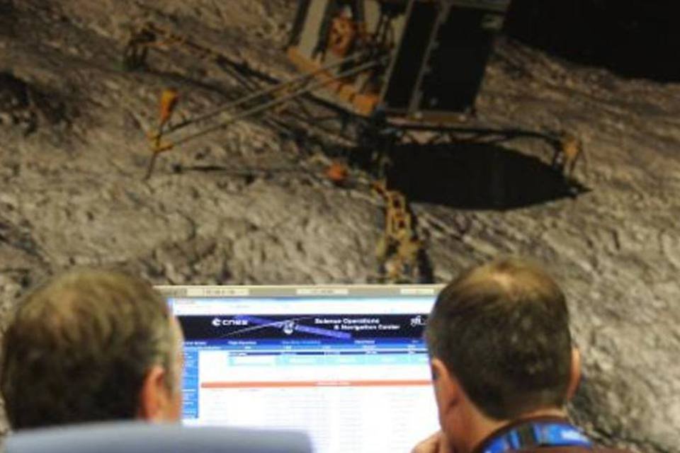 Robô Philae envia sinal após sete meses de silêncio