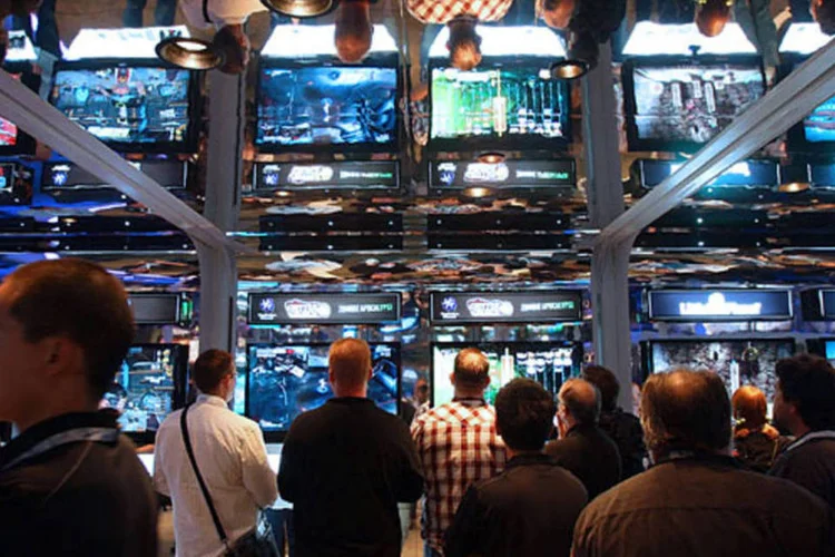 Ao invadir as redes Sony Online Entertainment e PlayStation Network, os criminosos tiveram acesso a dados de mais de 100 milhões de pessoas  (David McNew / Getty Images)