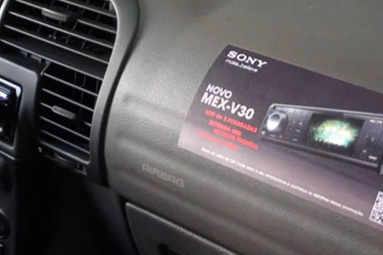 Também foram disponibilizados displays com QR-Code para adquirir o produto (Divulgação)