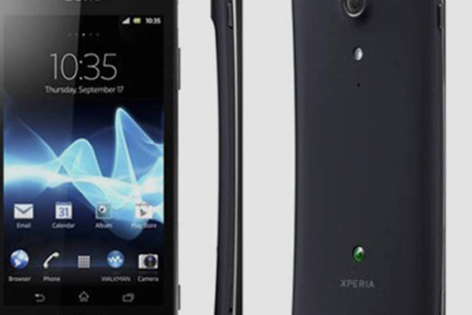 Sony lança celular Xperia com câmera de 13 MP