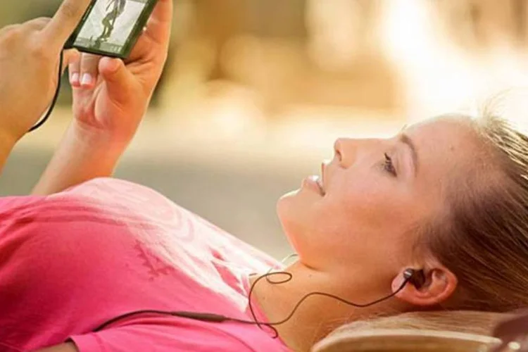 
	Celular: 5G pode aumentar em mil vezes (em rela&ccedil;&atilde;o a 2010) capacidade de redes m&oacute;veis
 (Reprodução)