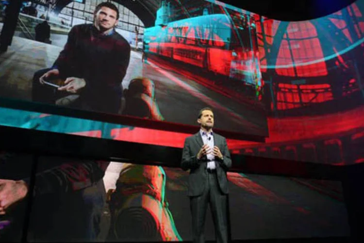 
	Andrew House apresenta o PlayStation 4: algumas novidades do console podem n&atilde;o estar dispon&iacute;veis aos brasileiros
 (AFP/ Emmanuel Dunand)