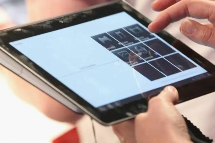 Tablet S da Sony: aparelho é ergonômico e leve, mas peca pela falta de 3G e entrada HDMI  (Getty Images/Sean Gallup)