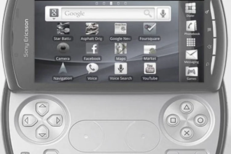A companhia deu um passo para competir com smartphones com games e lançou o modelo Xperia Play, que dá acesso a jogos do PlayStation (Divulgação)