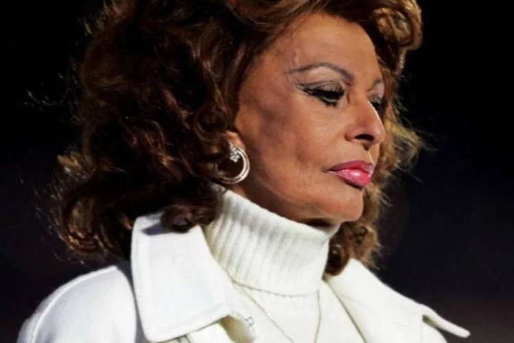 Sophia Loren, de 77 anos, compareceu  nesta sexta-feira ao Festival Internacional de Cinema de Acapulco (Getty Images)
