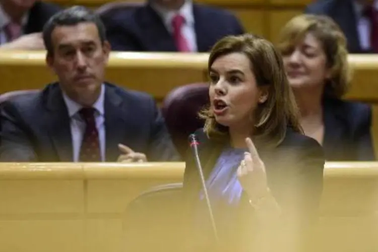 A vice-presidente do governo espanhol, Soraya Saénz de Santamaría, fala sobre a Catalunha  (Pierre-Philippe Marcou/AFP)