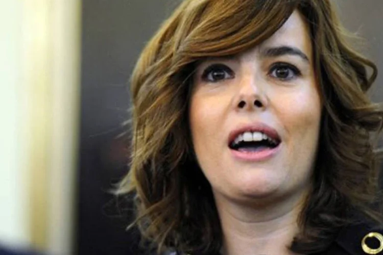 
	M&atilde;o direita do novo primeiro-ministro Mariano Rajoy, Soraya S&aacute;enz de Santamar&iacute;a, afirmou que possibilidade poderia gerar uma instabilidade pol&iacute;tica
 (Javier Soriano/AFP)