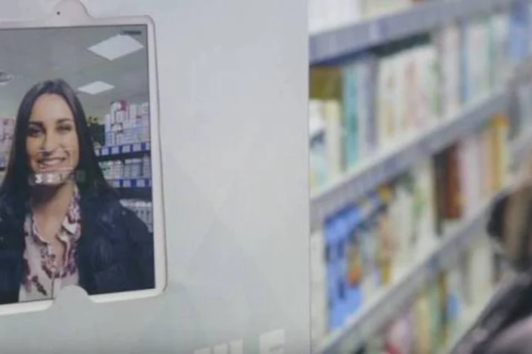 Máquina que converte sorrisos em descontos da Listerine (Reprodução)