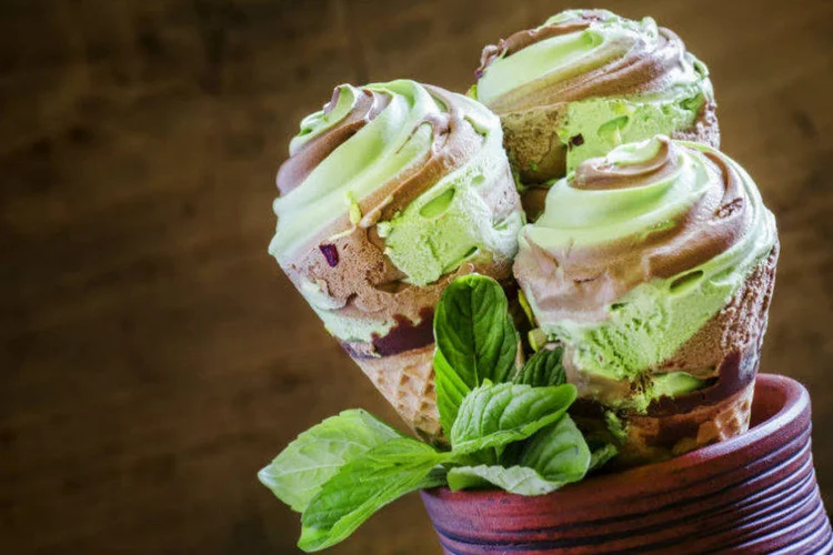 Sorvete: comércio do "chocolate jamaicano", segundo apurações, vem ocorrendo em portas de escolas, faculdades, teatros e festas (5PH/Thinkstock)