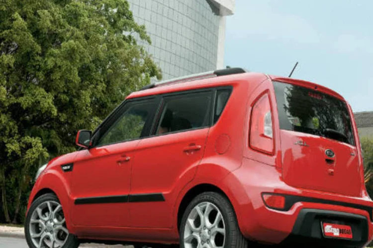 
	Kia: empresa informou que quanto aos riscos &agrave; sa&uacute;de e &agrave; seguran&ccedil;a, problemas &quot;podem causar a incapacidade de desativar o piloto autom&aacute;tico&quot;, podendo resultar em acidentes
 (Quatro Rodas)