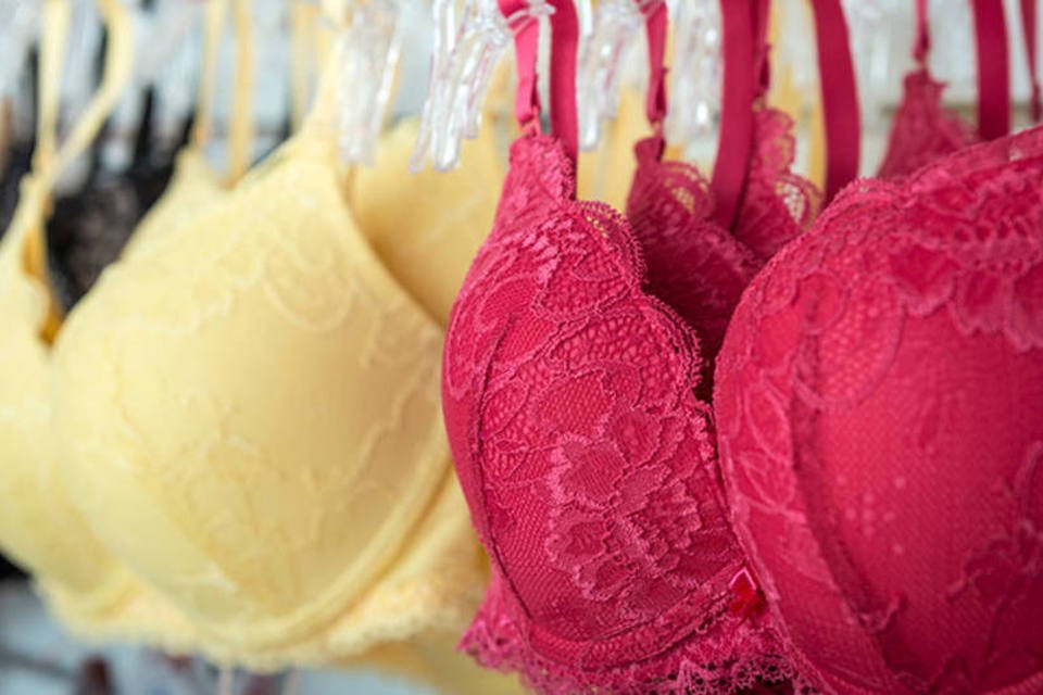 A evolução da lingerie contada em menos de três minutos