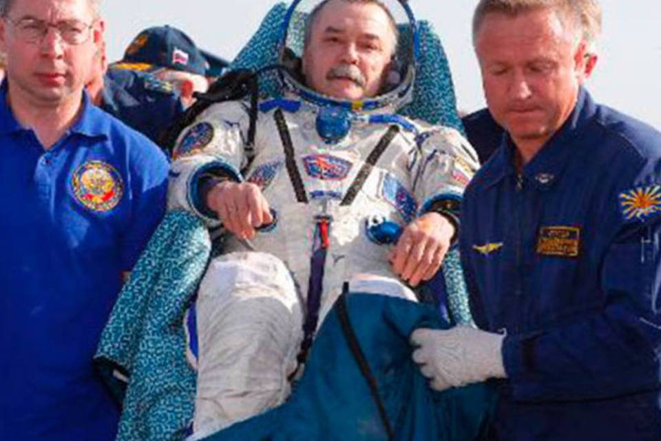 Nave Soyuz pousa no Cazaquistão com astronautas da ISS