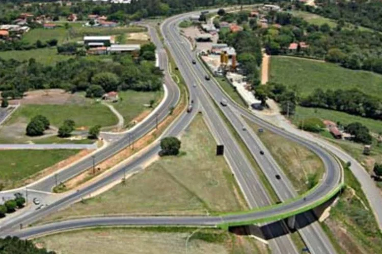 Rodovia SP-127, que passa por cidades como Tietê, Rio Claro e Piracicaba, está entre as 10 melhores do Brasil (.)