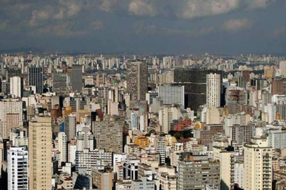 Grupo invade prédio no Centro e faz reféns