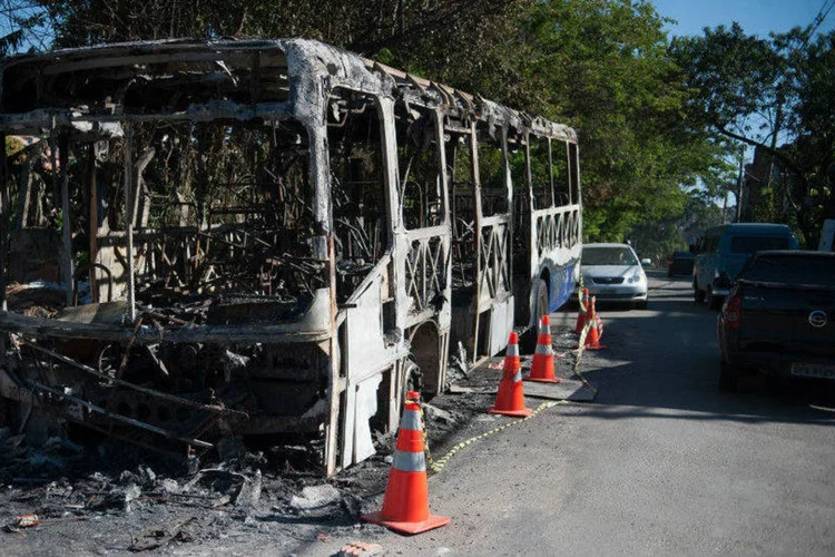 
	&Ocirc;nibus incendiado em S&atilde;o Paulo, em janeiro do ano passado
 (Marcelo Camargo/ Agência Brasil)