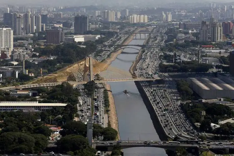 Marginal Tietê: por volta das 6h50, havia cerca de 12 quilômetros de congestionamento na rodovia em direção à capital (Paulo Whitaker/Reuters)