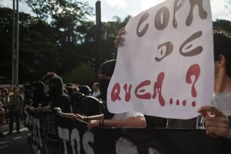 
	Protesto contra a Copa do Mundo no Brasil em S&atilde;o Paulo: manifesta&ccedil;&otilde;es tamb&eacute;m chegaram na Europa, na embaixada brasileira de Berlim
 (Marcelo Camargo/Agência Brasil)