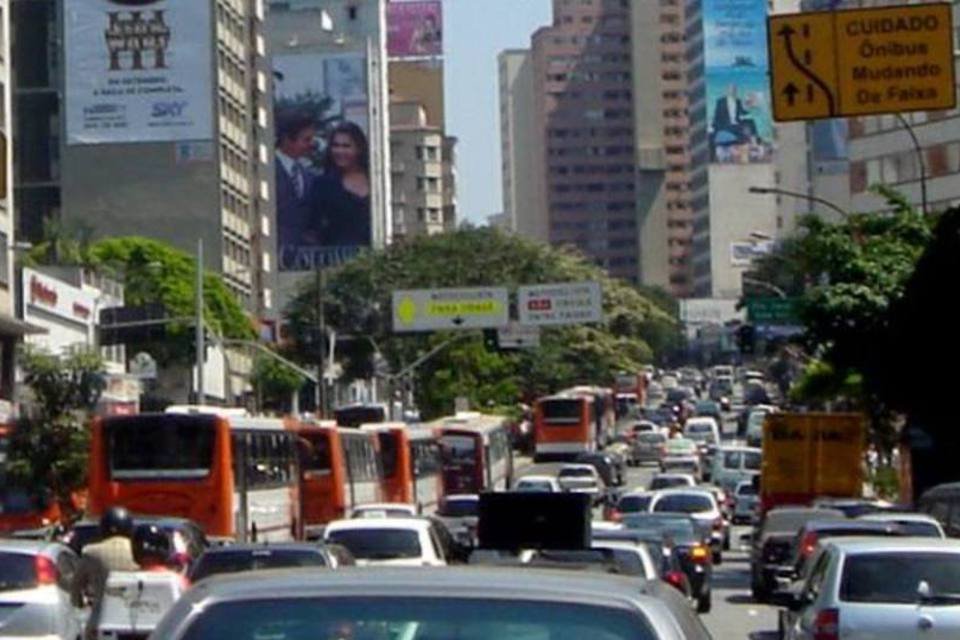 Velocidade do metrô supera muito a dos carros em SP