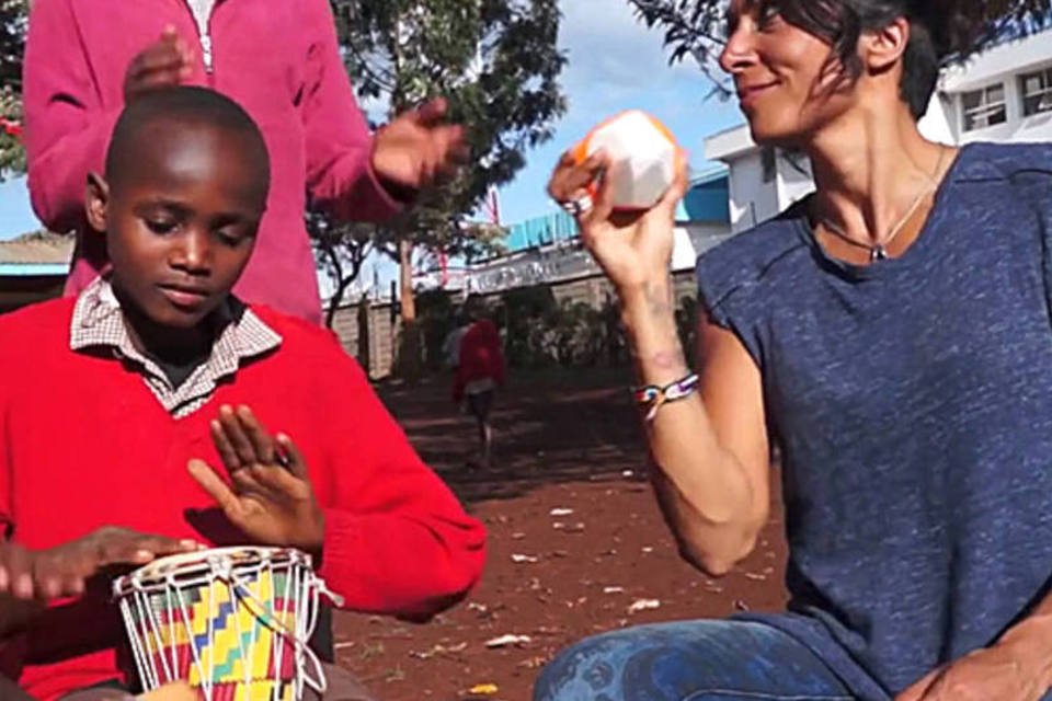 Projeto cria mini-lanterna com gerador para casas no Quênia