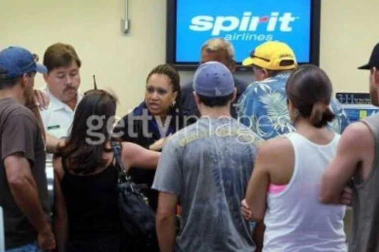Indignados: clientes da companhia Spirit tiveram seus voos de hoje cancelados por conta da paralisação (.)