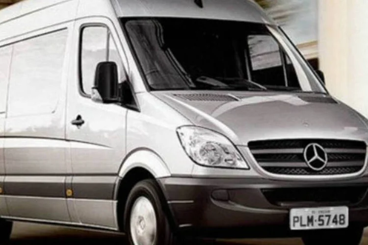 Mercedes-Benz Sprinter modelo Van Passageiro: o reparo deve ser agendado diretamente em uma concessionária ou oficina autorizada Mercedes-Benz (Divulgação)
