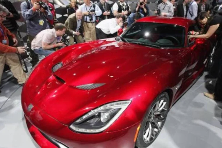 O novo modelo foi apresentado em vermelho e com linhas inspiradas no tradicional Alfa-Romeo (Mario Tama/Getty Images)