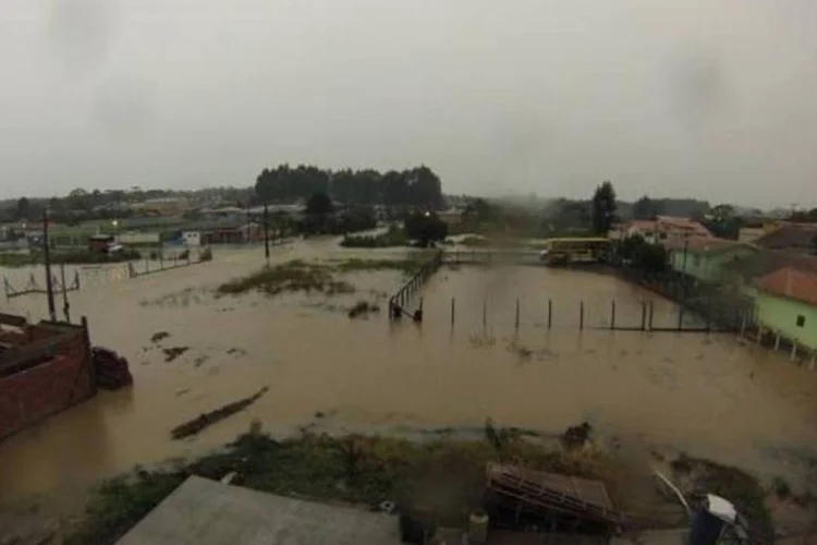 Ao todo são cerca de 1,4 mil desalojados e desabrigados em Santa Catarina (Defesa Civil de Santa Catarina/Divulgação)